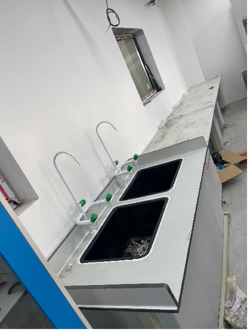 Bàn thí nghiệm áp tường 6000x750x800mm