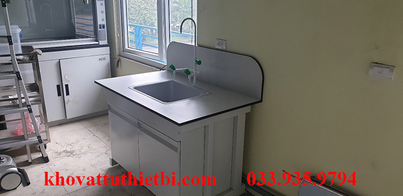 Bàn thí nghiệm áp tường có chậu rửa VNL.CR1500.750.800