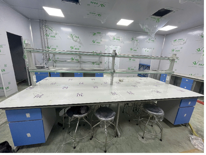 Bàn thí nghiệm trung tâm không chậu rửa